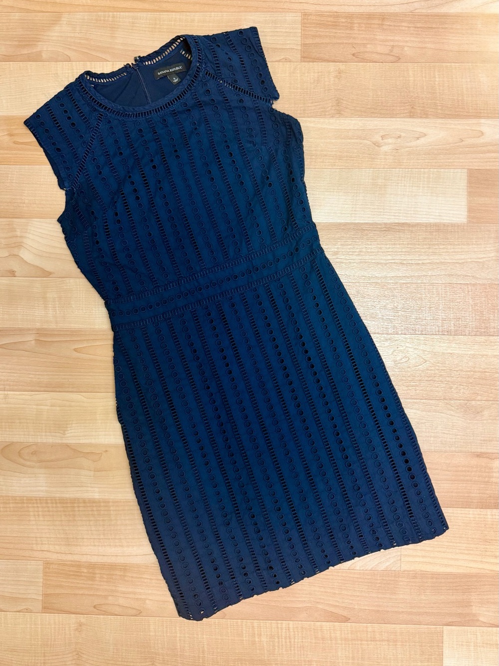 Banana Republic Navy Eyelet Sheath Dress Cap Sleeve Lined Pockets 6